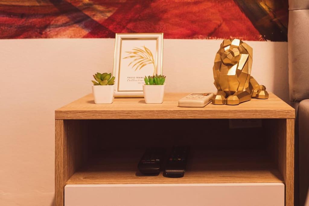 Art Studio Myslym Shyri Tiranë Luaran gambar
