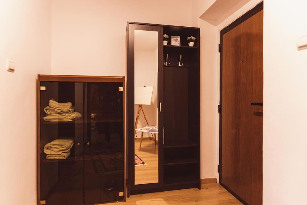Art Studio Myslym Shyri Tiranë Luaran gambar